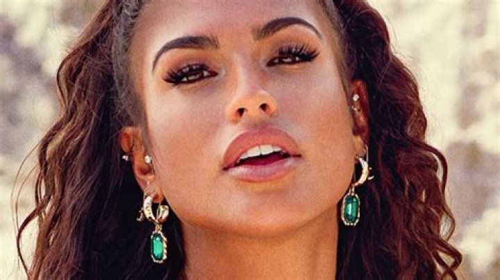 Who Is Emily Faye Miller From Too Hot To Handle Bluemull Riset