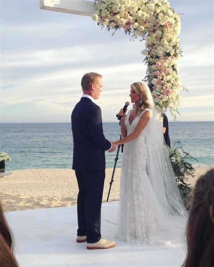 Who is Joe Buck Married? How he Will Appointed as Fox Announcer? The