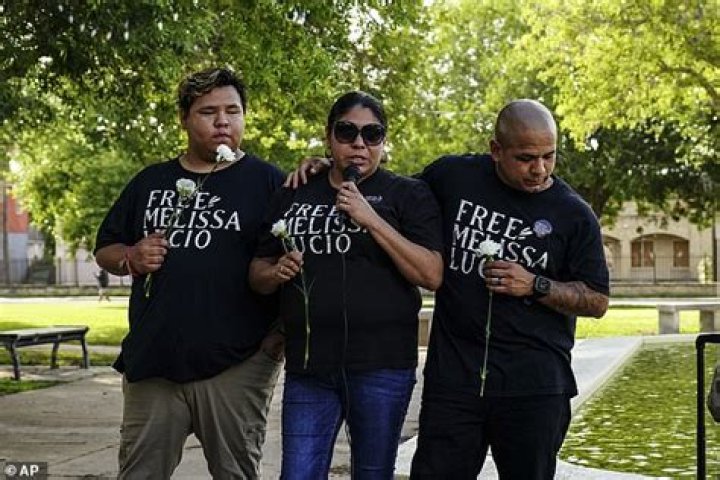 Who is Melissa Lucio husband Robert Antonio Alvarez? |