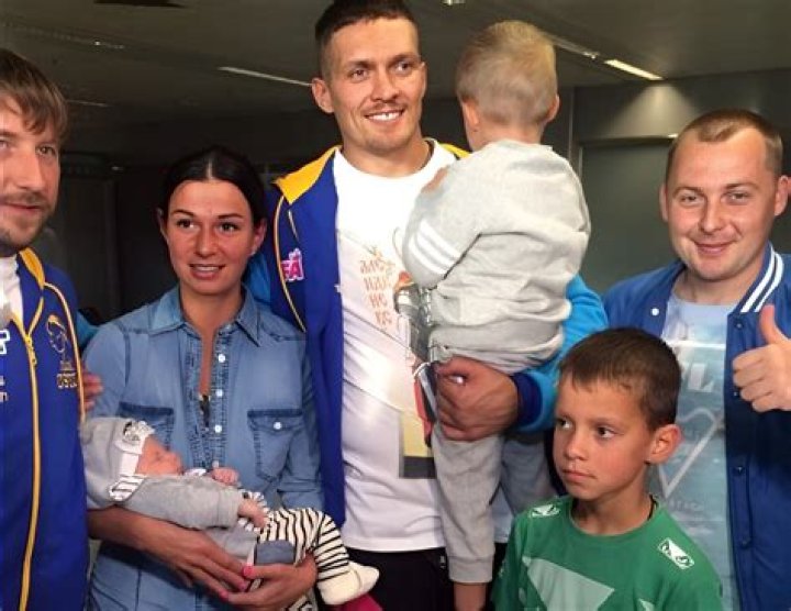 Who is Oleksandr Usyk's daughter Yelizaveta Usyk? Age, height, mom, school, pictures ·