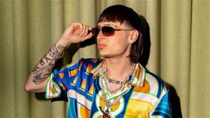 Who Is Peso Pluma Dad? Know About His Parents, Siblings, Age, Real Name, Ethnicity, Net Worth 2023 & More 1 Who Is Peso Pluma Dad?