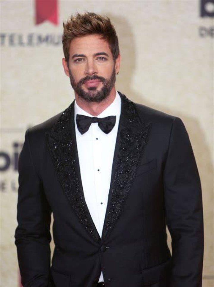 William Levy pide a sus fans que recen con él People en Español