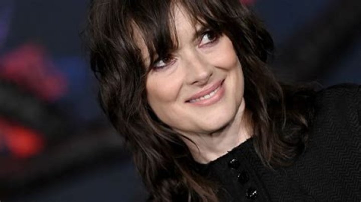 Winona Ryder Says She Is Still Married to Keanu Reeves The Daily Dish
