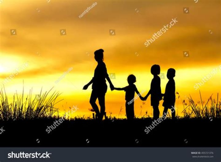 Woman with 3 children seeks divorce due to lack of love