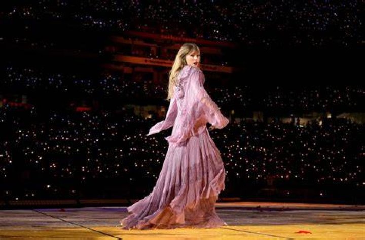 Your Guide To A Taylor Swift Concert Experience