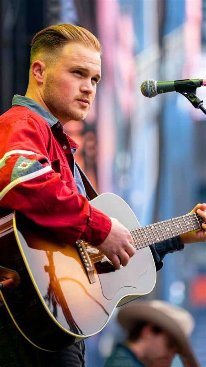Zach Bryan's Dating History Meet His ExWife, Girlfriends