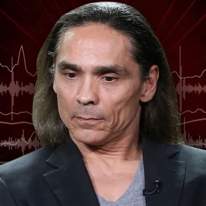 Zahn Mcclarnon S Wiki Injury Height Family