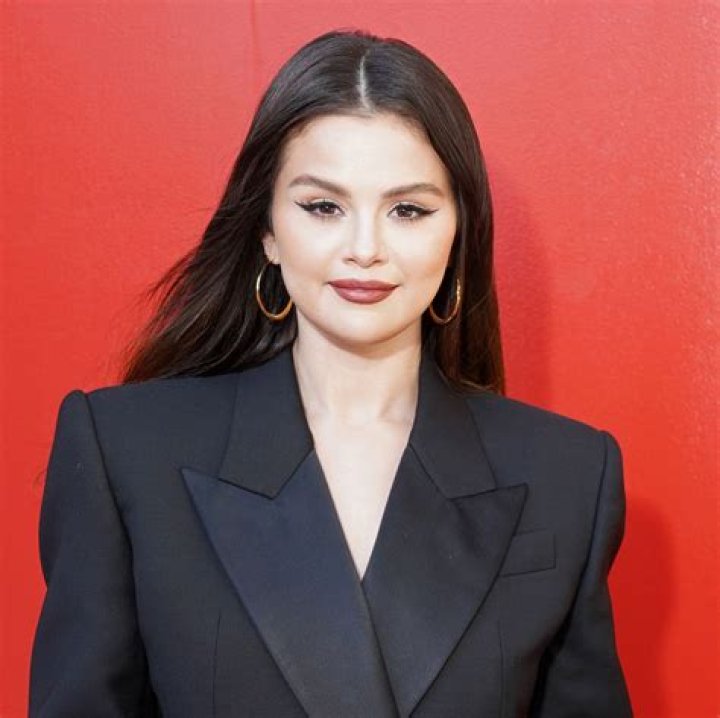 ZestDash | Selena Gomez - Bio, Age, Wiki, Facts and Family